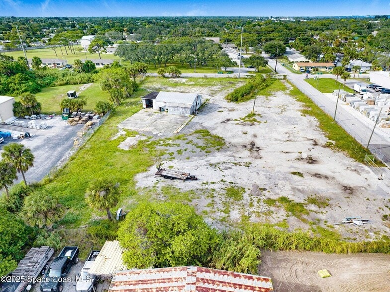 More Photos Of 1075 McClendon St, Melbourne Warehouse For Sale