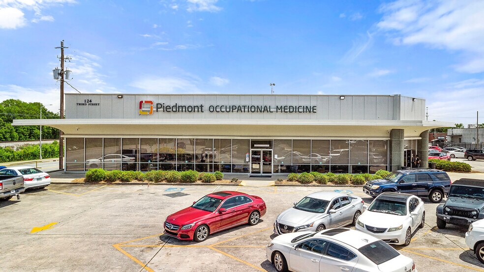 Primary Photo Of 124 3rd St, Macon-Bibb Medical For Sale