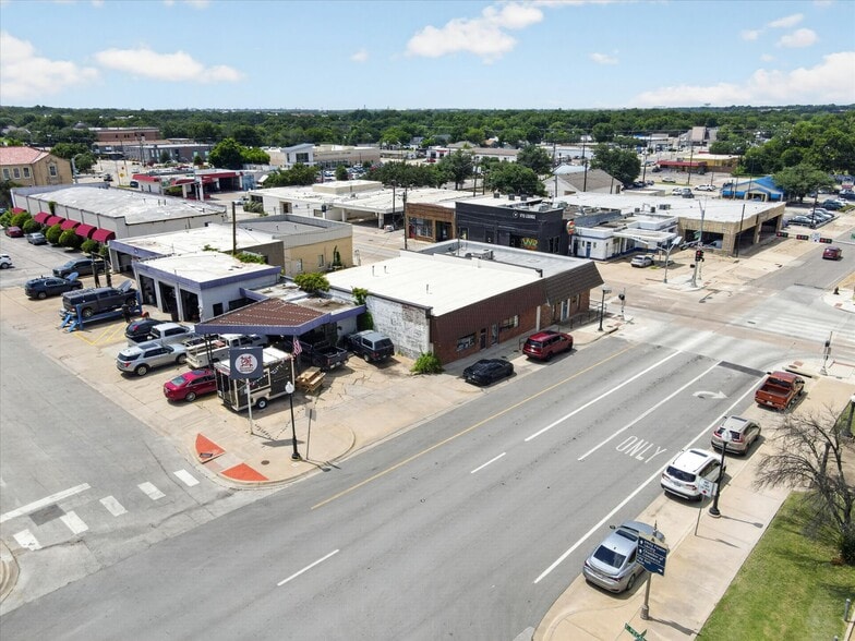 More Photos Of 221-223 N Locust St, Denton Office For Sale