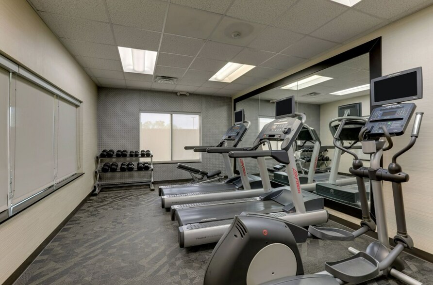 More Photos Of 1111 N Lorraine St, Hutchinson Hotel For Sale
