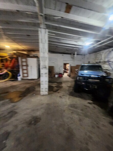 More Photos Of 217 Steedly Dr, Louisville Light Distribution For Sale