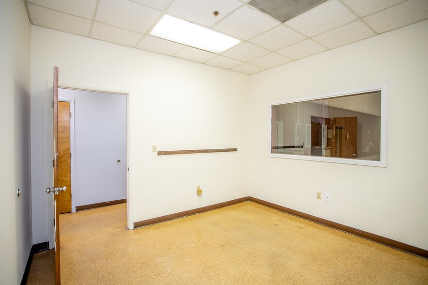 More Photos Of 80 American Wy, Natural Bridge Station Industrial For Lease