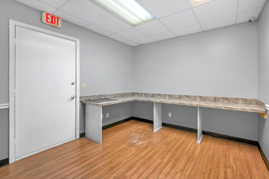 More Photos Of 949 Lane Ave S, Jacksonville Medical For Lease