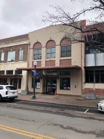 Primary Photo Of 712 Austin Ave, Waco Office For Lease