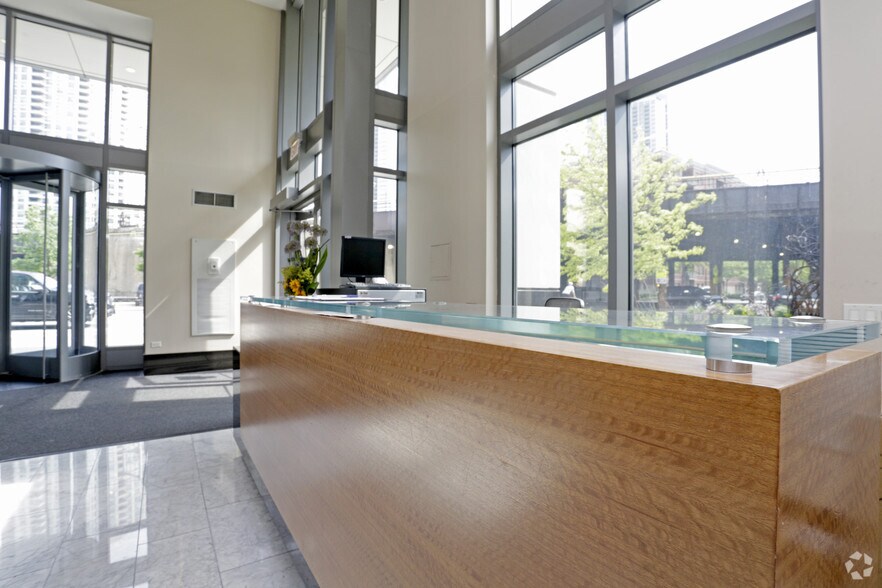 More Photos Of 555 W Kinzie St, Chicago Apartments For Lease