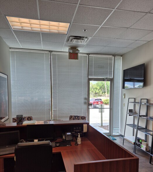 More Photos Of 9051 Florida Mining Blvd, Tampa Light Manufacturing For Lease