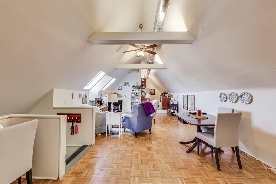 More Photos Of 2965 N Lincoln Ave, Chicago Storefront Retail Residential For Sale