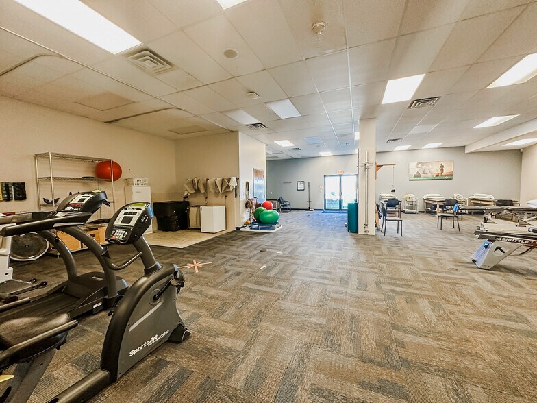 More Photos Of 2900 Plank Rd, Altoona Restaurant For Lease