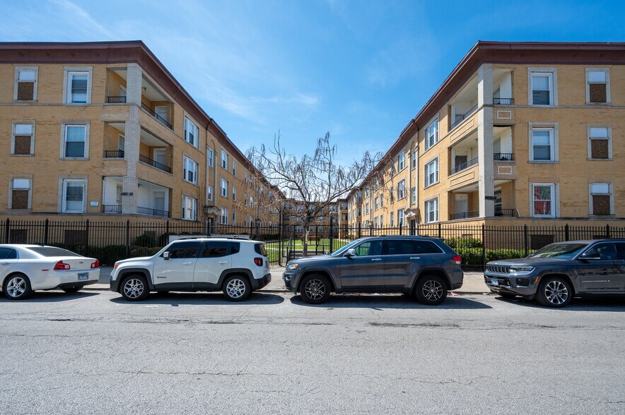 More Photos Of 4612-4626 S Lake Park Ave, Chicago Apartments For Sale