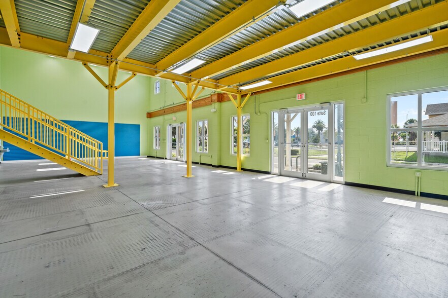 More Photos Of 410 S Hopkins Ave, Titusville Storefront For Lease