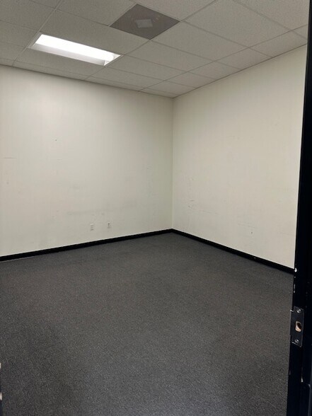 More Photos Of 7900-7910 Clybourn Ave, Sun Valley Manufacturing For Lease