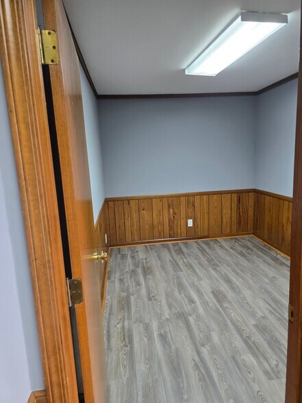 More Photos Of 112 E Dixon Blvd, Shelby Office For Lease