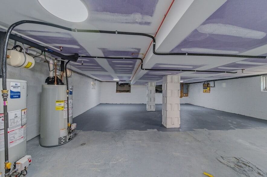 More Photos Of 2101 N Dupont Hwy, New Castle Freestanding For Sale