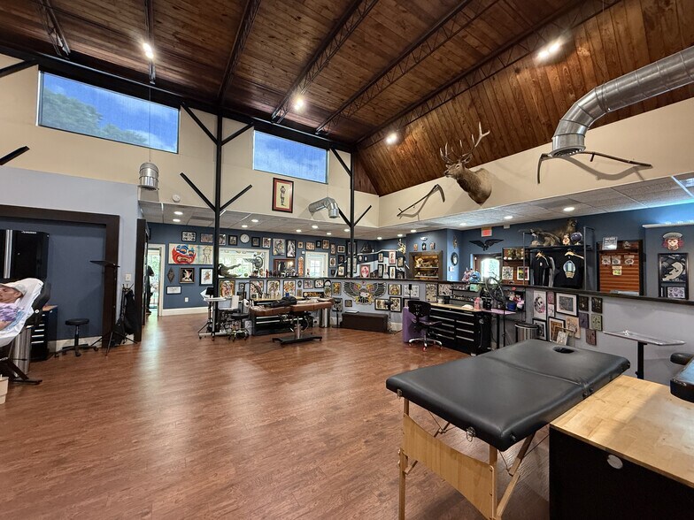 More Photos Of 1235 N Orange Ave, Orlando General Retail For Sale