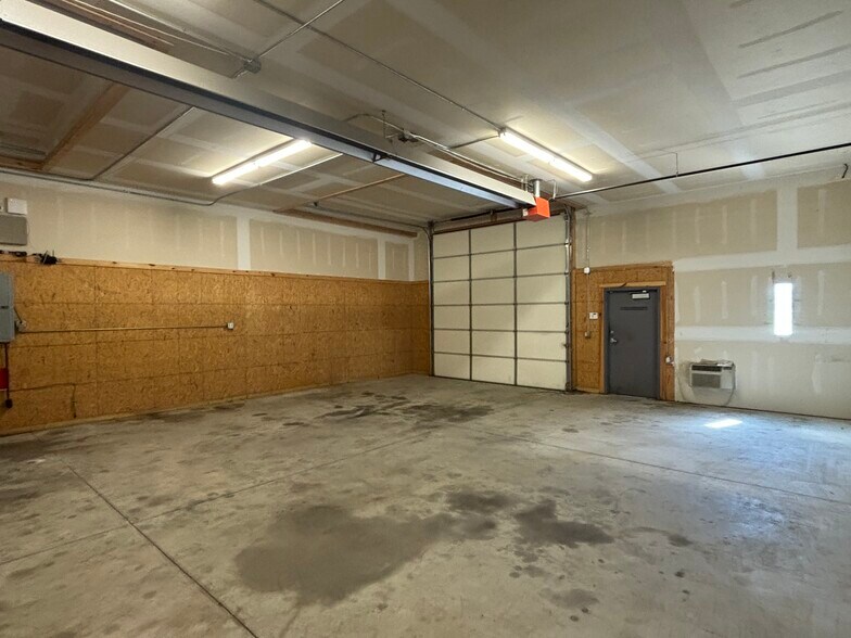 More Photos Of 1403 S Osage St, Wichita Warehouse For Lease