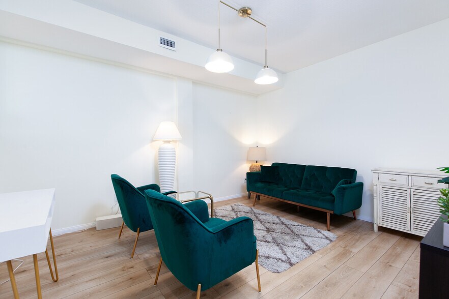 More Photos Of 1940 Garnet Ave, San Diego Medical For Sale