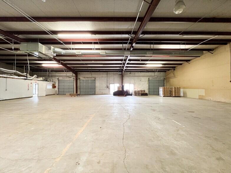 More Photos Of 3500 Dime Cir, Austin Warehouse For Lease