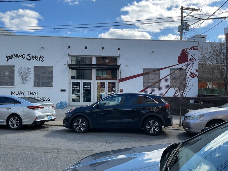 More Photos Of 2011 Amber St, Philadelphia Restaurant For Lease