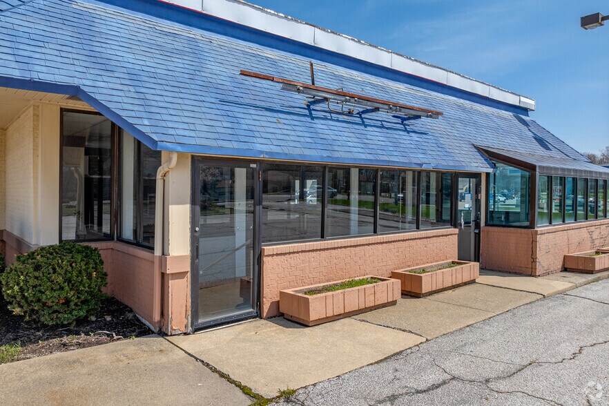 More Photos Of 7677 Broadview Rd, Seven Hills Fast Food For Sale