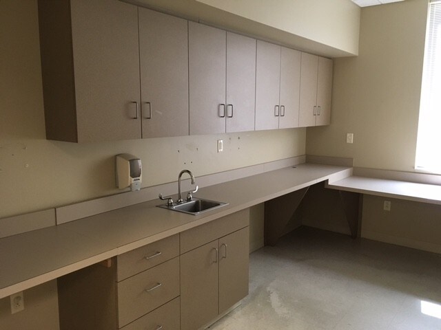 More Photos Of 51 Southland Dr, Fairmont Medical For Lease