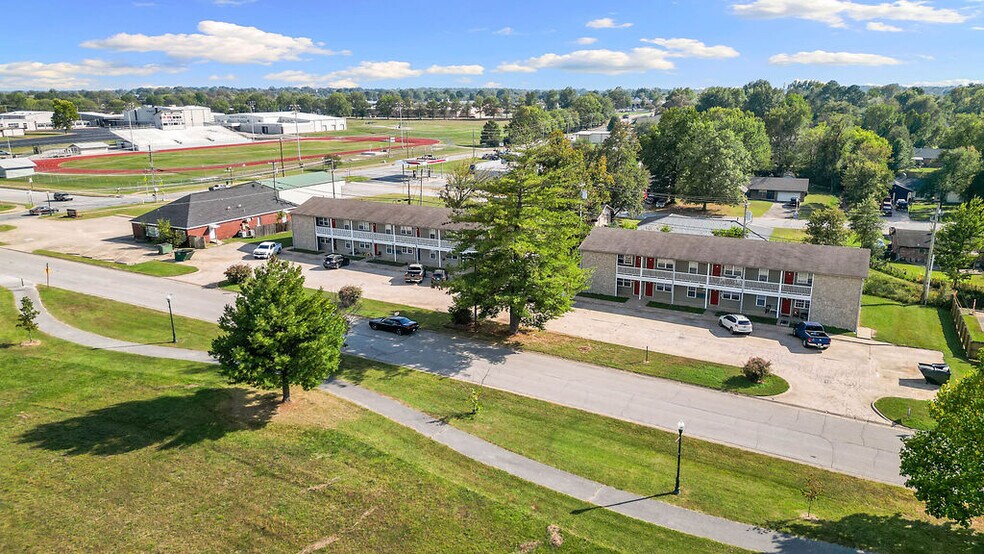 More Photos Of 1810 W Twin Springs St, Siloam Springs General Retail For Sale