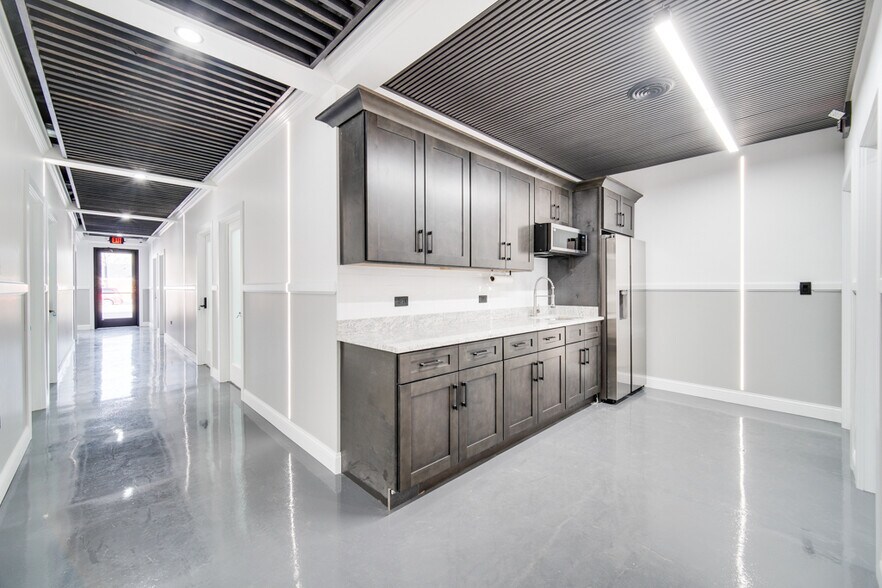 More Photos Of 116-118 S Water St, Wilmington Storefront Retail Office For Sale