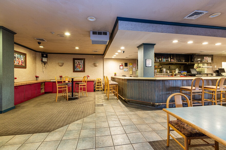 More Photos Of 150 Hegenberger Rd, Oakland Hotel For Sale