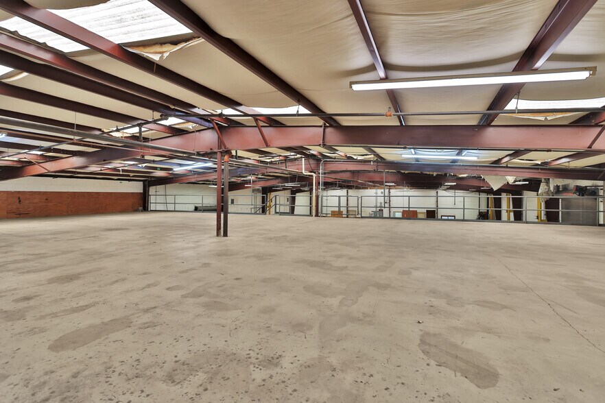 More Photos Of 1207 N Fm 3083 Rd, Conroe Distribution For Lease
