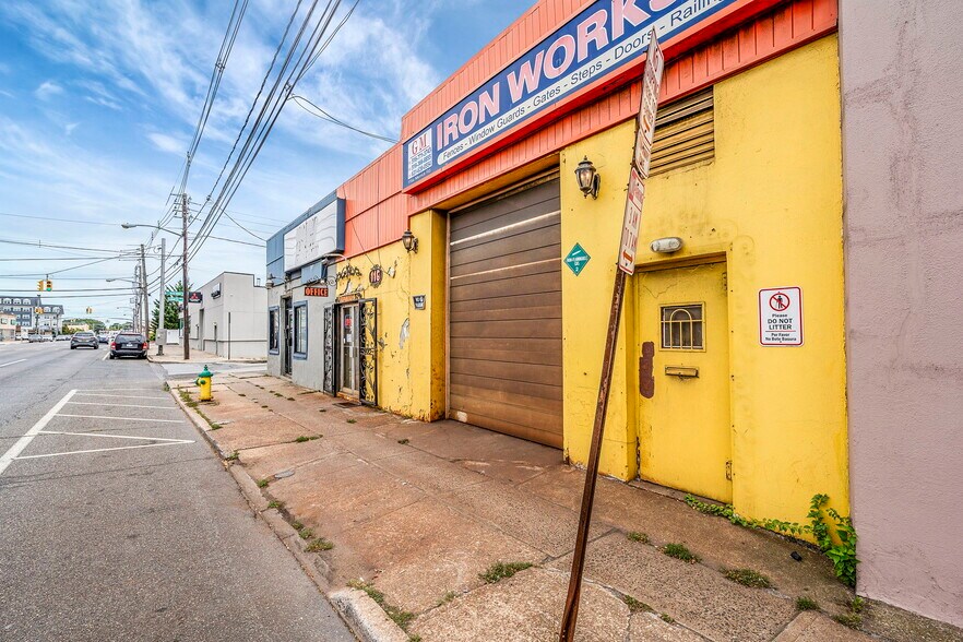 More Photos Of 116 E Merrick Rd, Freeport Warehouse For Sale