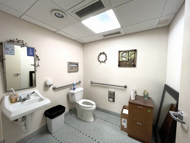 More Photos Of 9-23 W Highland Ave, Philadelphia Office For Lease