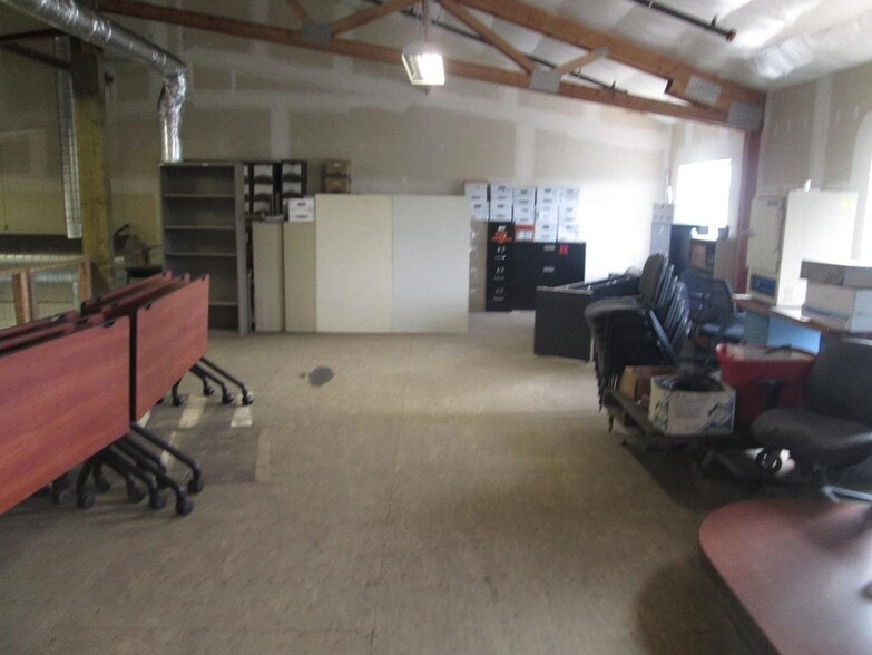 More Photos Of 2693 Delta Ring Rd, Ferndale Warehouse For Lease