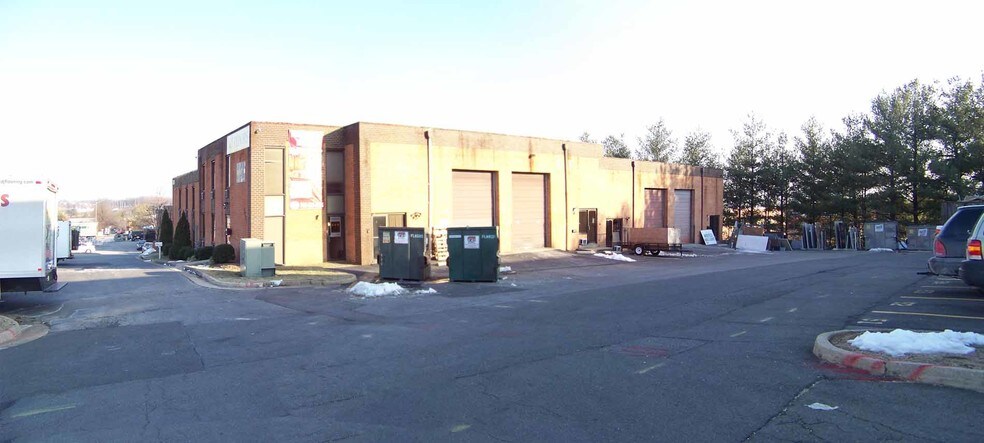 More Photos Of 7631 Fullerton Rd, Springfield Warehouse For Lease