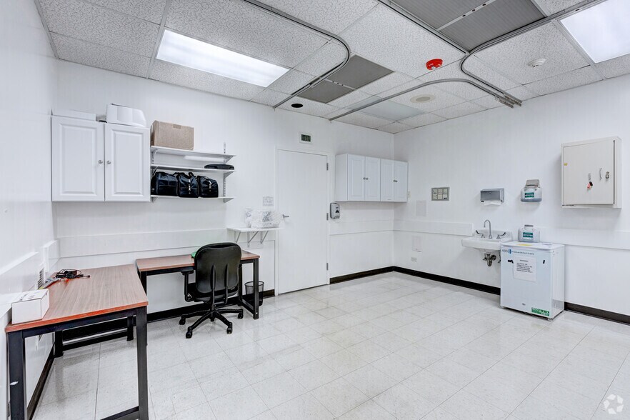 More Photos Of 815 Howard St, Evanston Medical For Sale
