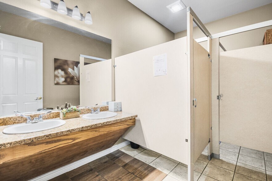 More Photos Of 14235 Blanco Rd, San Antonio Office For Sale