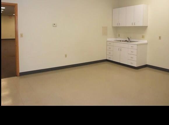 More Photos Of 5575 Venture Dr, Parma Warehouse For Lease