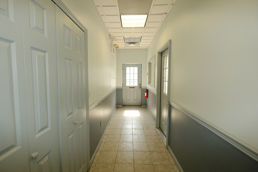 More Photos Of 30 W Price St, Linden Flex For Lease