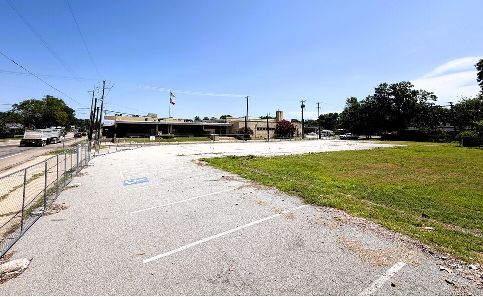 More Photos Of 920 N Center St, Bonham Land For Sale