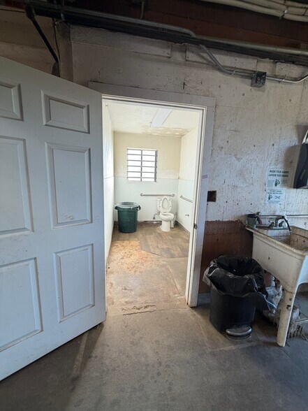 More Photos Of 20180 Spence Rd, Salinas General Retail For Sale