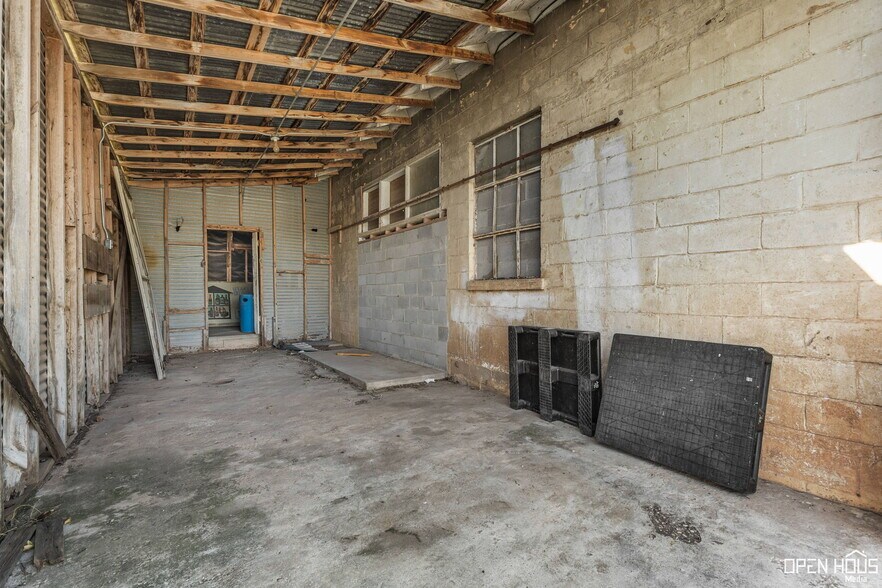 More Photos Of 18847 US-281, Windthorst Storefront Retail Office For Sale