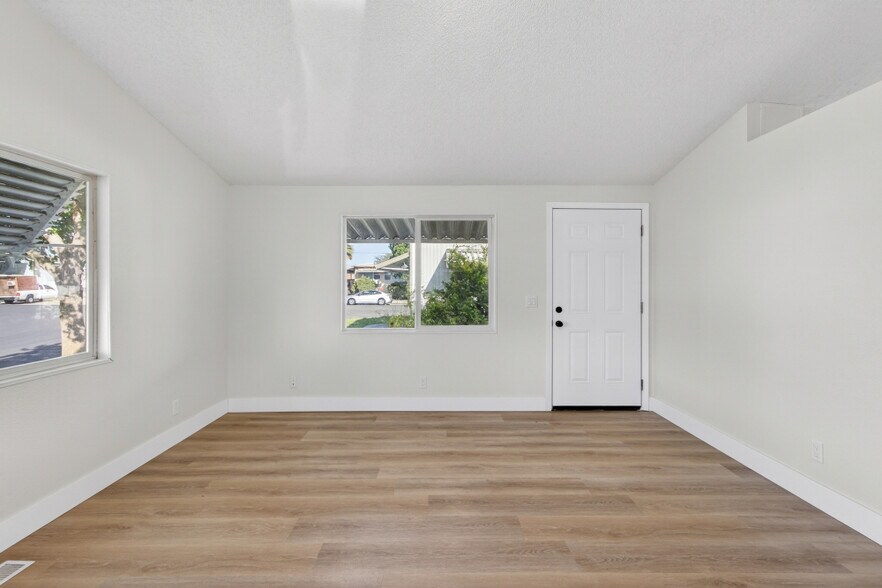 More Photos Of 402 Colin Kelly Dr, Roseville Apartments For Sale