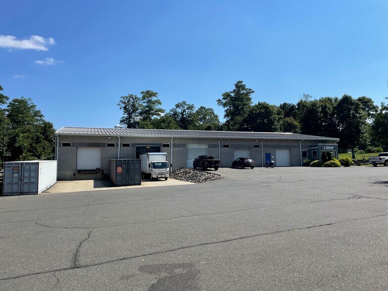 More Photos Of 60 Scott Rd, Prospect Warehouse For Lease