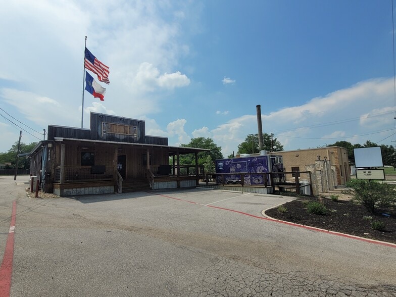 More Photos Of 1119 N Main St, Taylor Convenience Store For Sale