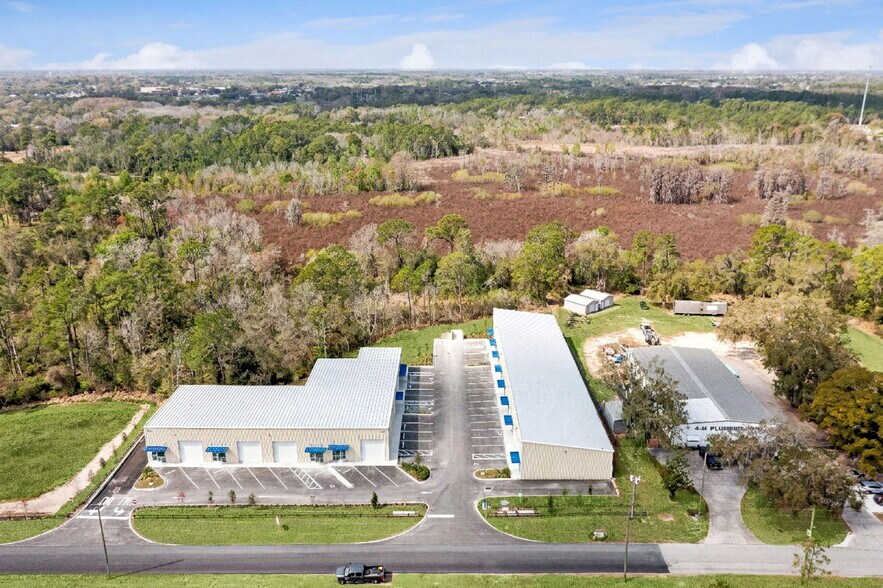 More Photos Of 7120 Sampey Rd, Groveland Business Park For Lease