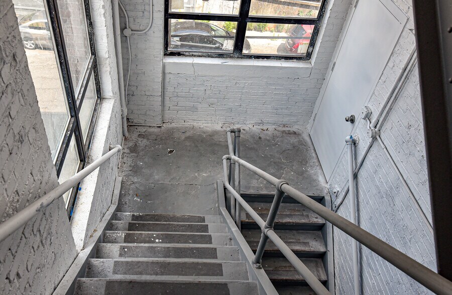 More Photos Of 2 Aspen Pl, Passaic Showroom For Lease