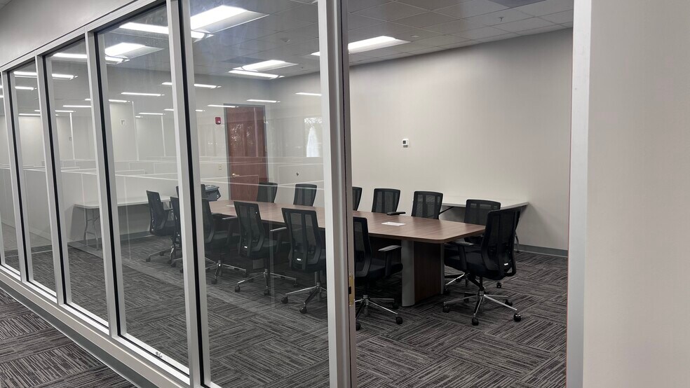 More Photos Of 4502 Woodland Corporate Blvd, Tampa Office For Lease