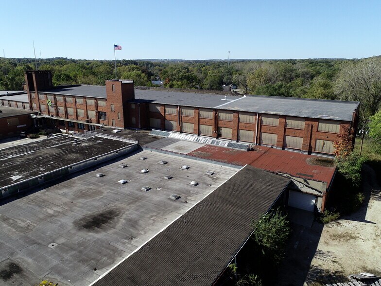 More Photos Of 300 Santa Fe St, Leavenworth Warehouse For Sale