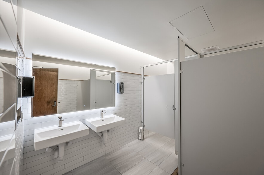 More Photos Of 5311 Kirby Dr, Houston Office For Lease