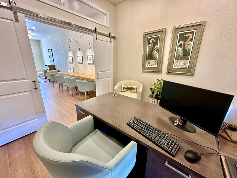 More Photos Of 913 Gulf Breeze Pky, Gulf Breeze General Retail For Sale