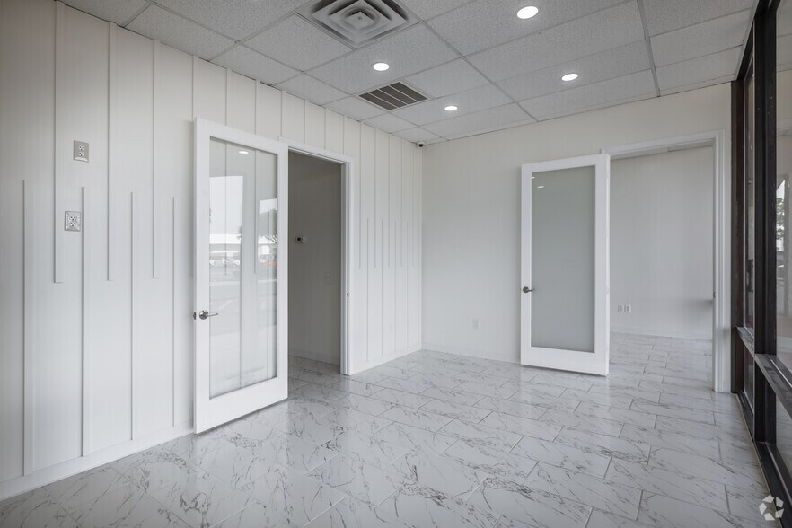 More Photos Of 15115 Westheimer Rd, Houston Storefront Retail Office For Lease