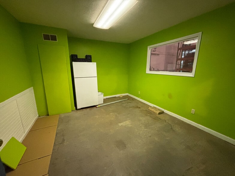 More Photos Of 1805-1811 Sawmill Pky, Huron Warehouse For Sale